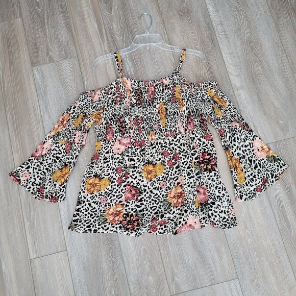 Torrid Sz 1 Babydoll Crinkle Gauze Smocked Cold Shoulder Top - Picture 2 of 7